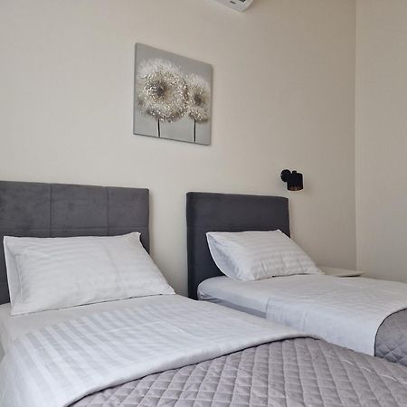 Apartments Miamare Примоштен Екстер'єр фото