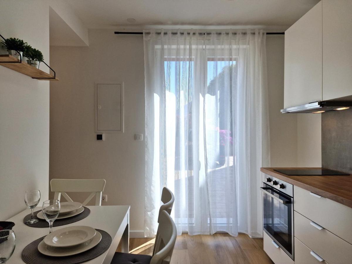 Apartments Miamare Примоштен Екстер'єр фото