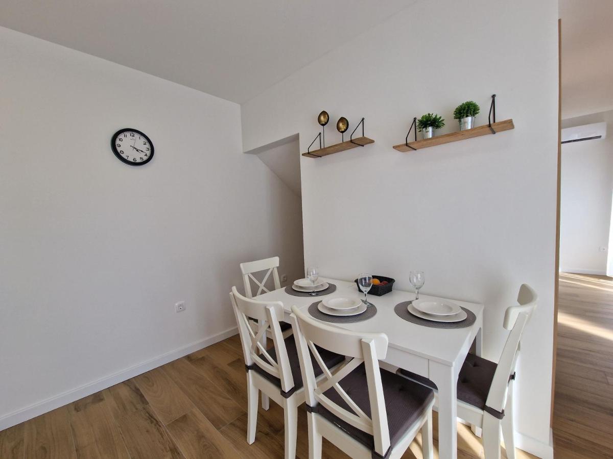 Apartments Miamare Примоштен Екстер'єр фото