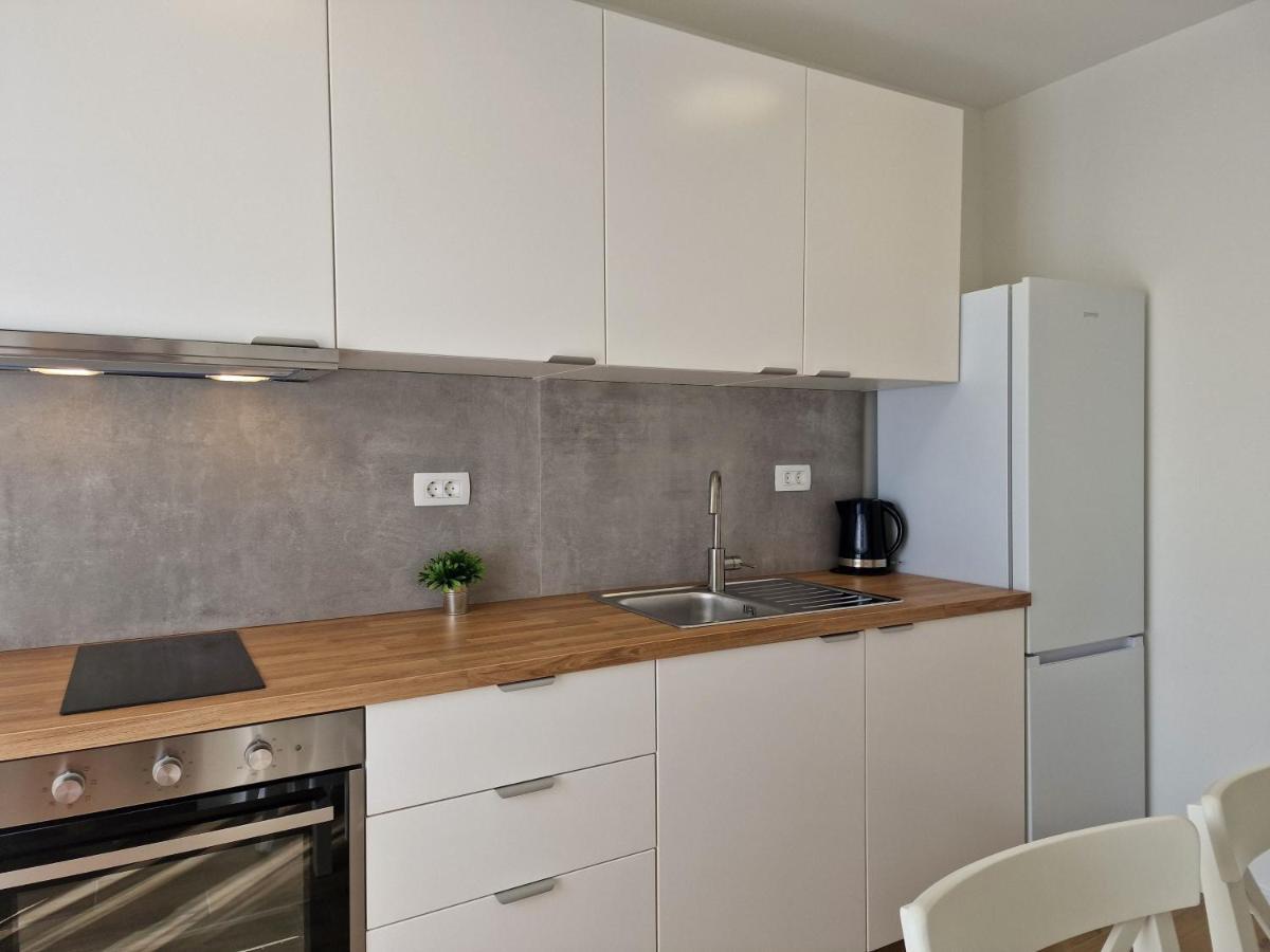Apartments Miamare Примоштен Екстер'єр фото
