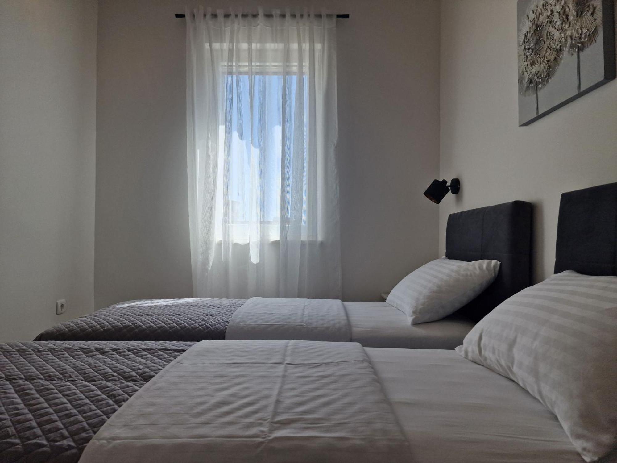 Apartments Miamare Примоштен Екстер'єр фото