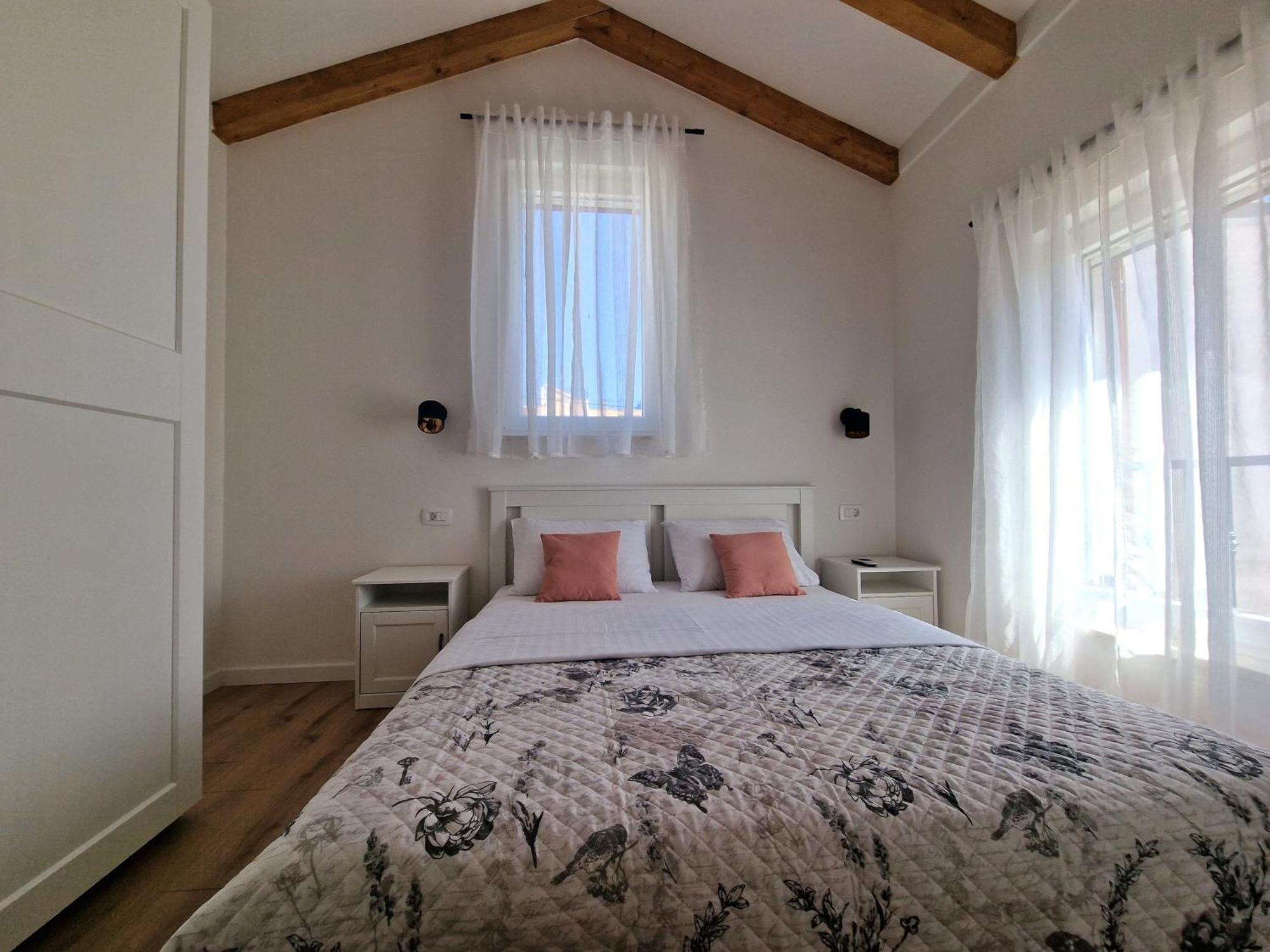 Apartments Miamare Примоштен Екстер'єр фото