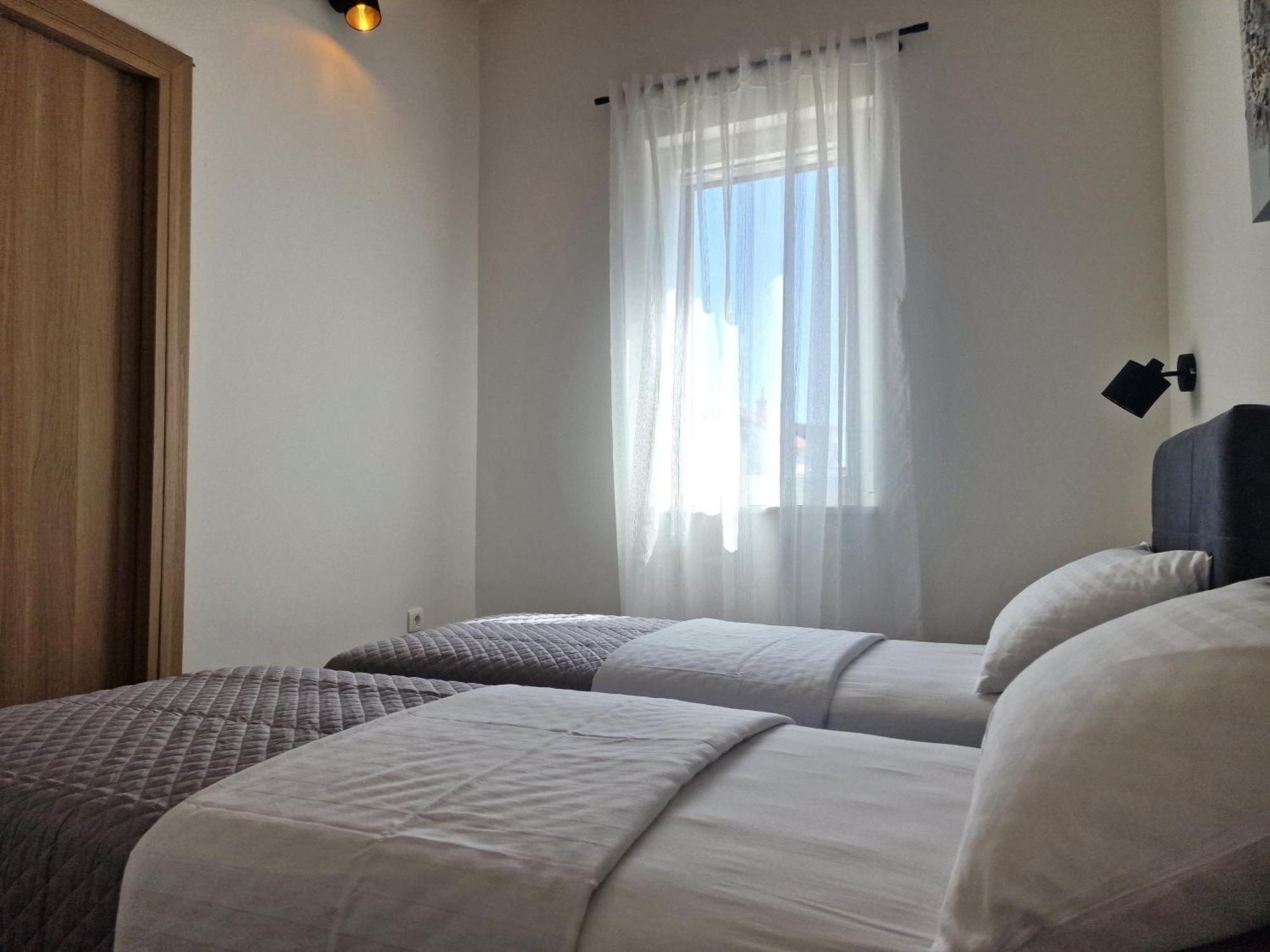 Apartments Miamare Примоштен Екстер'єр фото