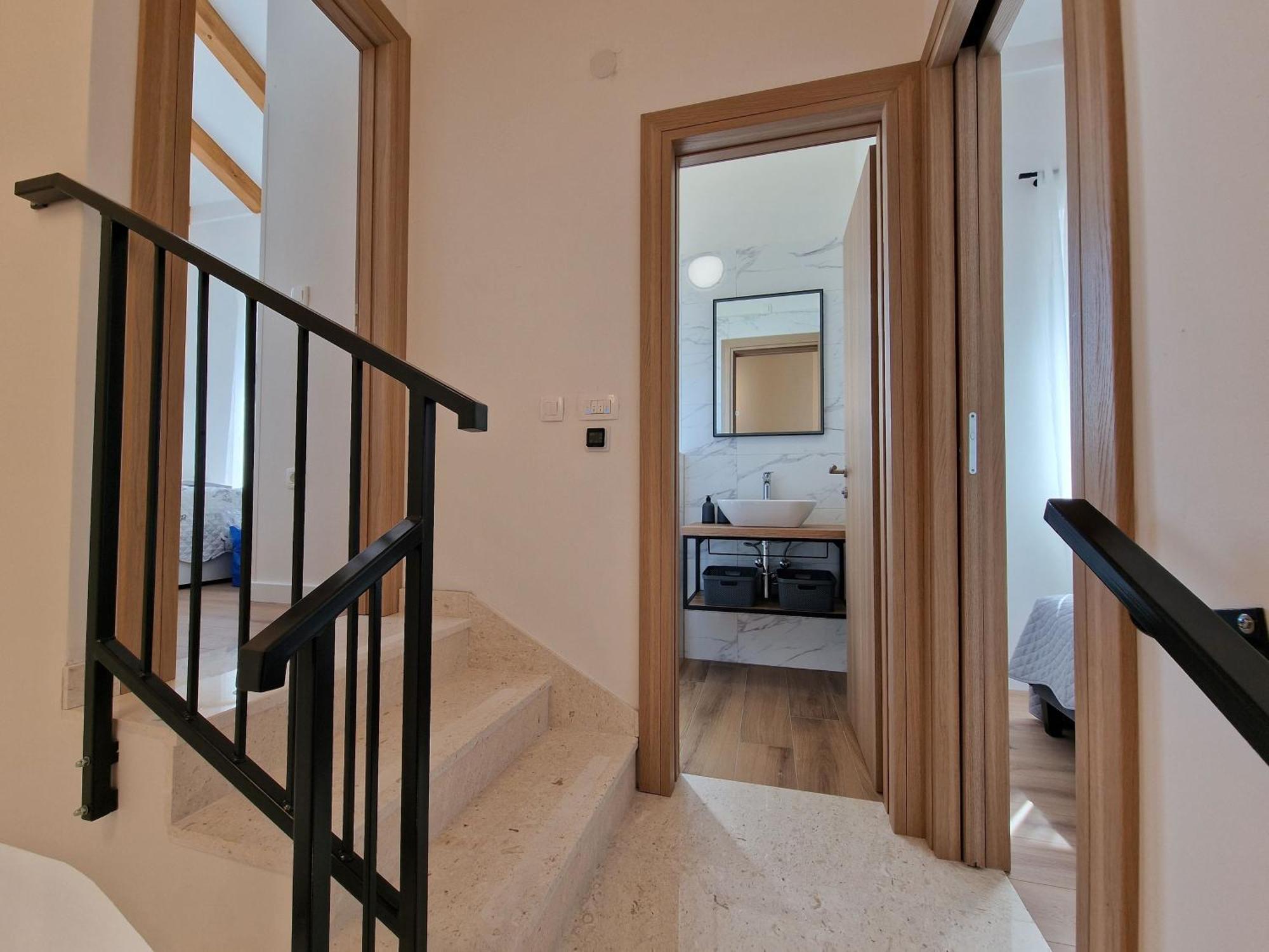 Apartments Miamare Примоштен Екстер'єр фото