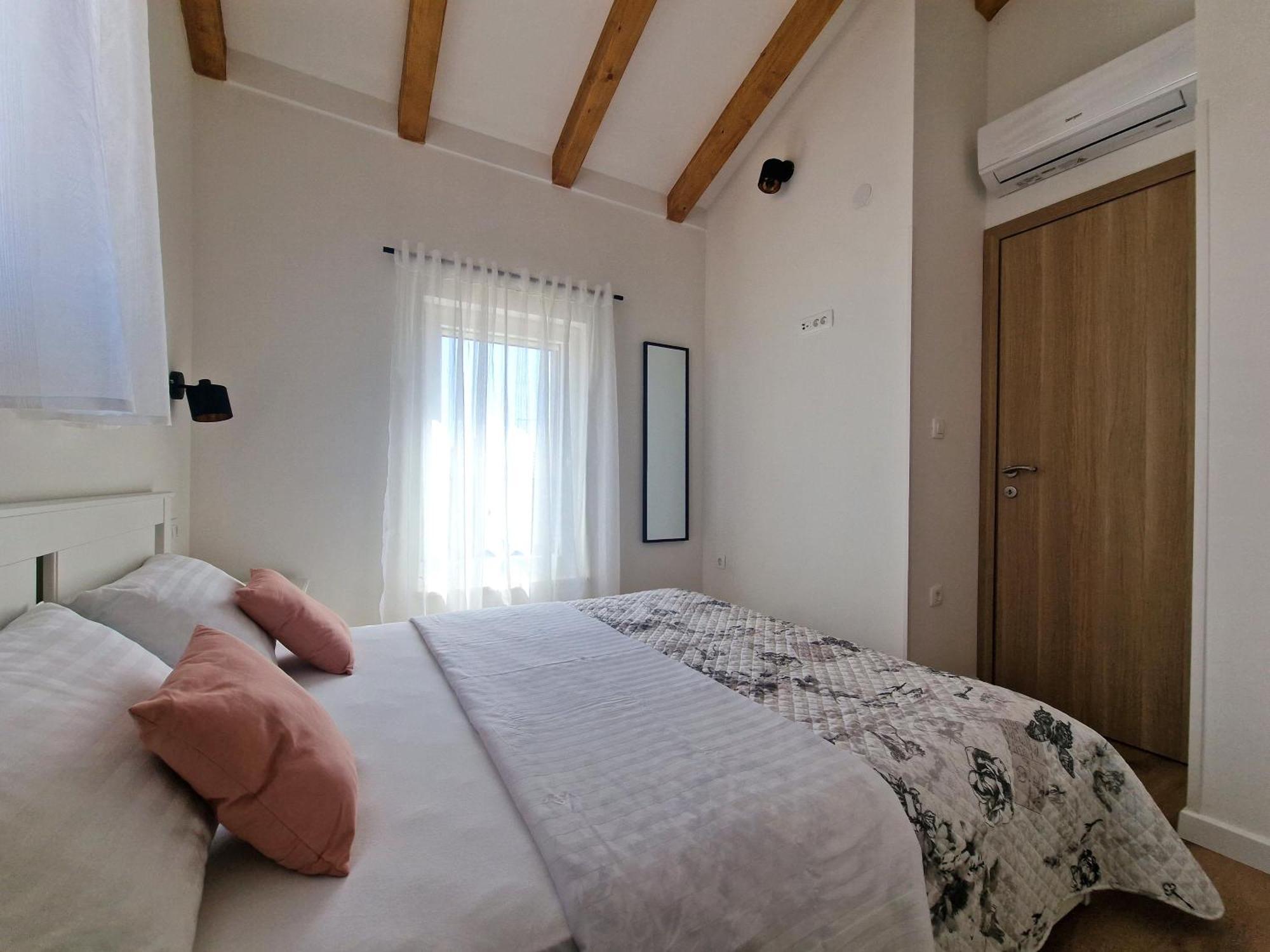 Apartments Miamare Примоштен Екстер'єр фото
