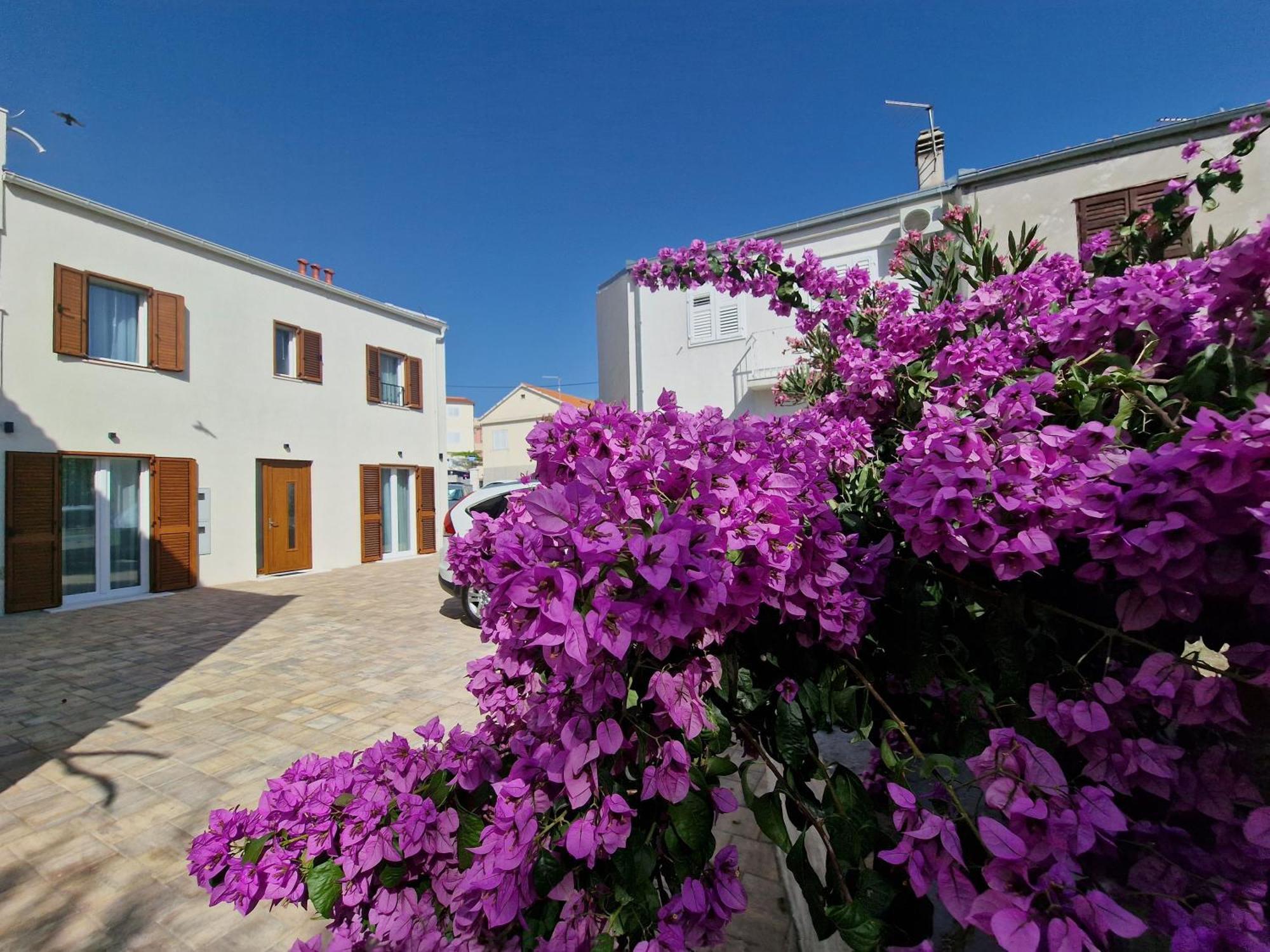 Apartments Miamare Примоштен Екстер'єр фото