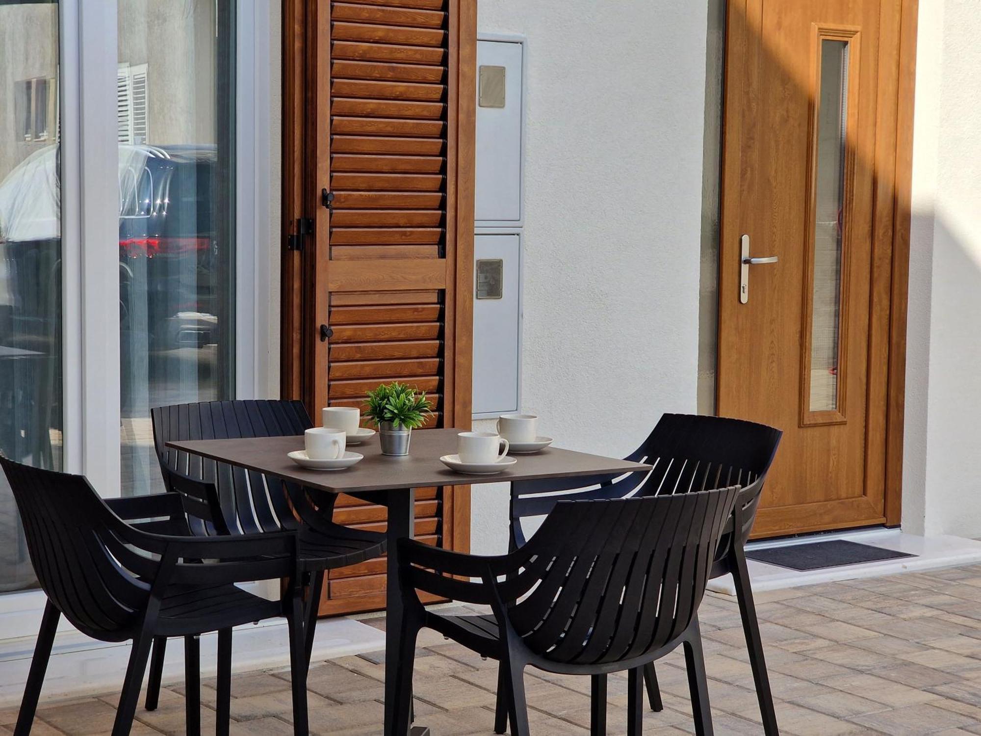 Apartments Miamare Примоштен Екстер'єр фото